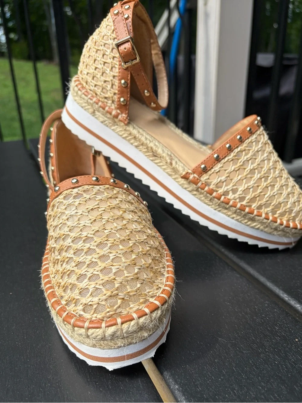 Jennifer Lopez comfortable woven